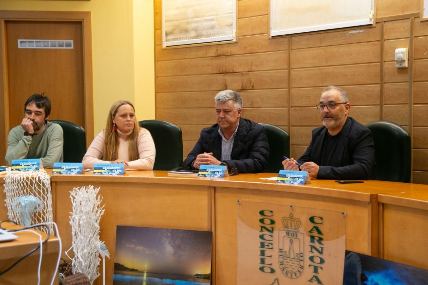 O deputado, Xosé Penas, inaugura en Carnota o XII Víndemo Ver Mercado da Deputación