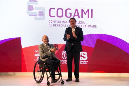 A Deputación e o Concello das Pontes asinan o convenio para construír a primeira Casa de Acompañamento ás Persoas Maiores da provincia