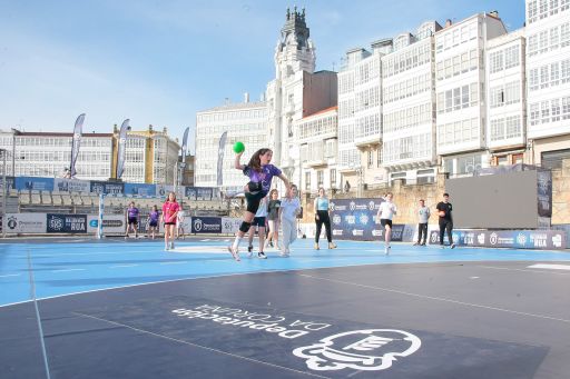 A Coruña acolle os primeiros encontros da Copa Deputación de Balonmán na Rúa
