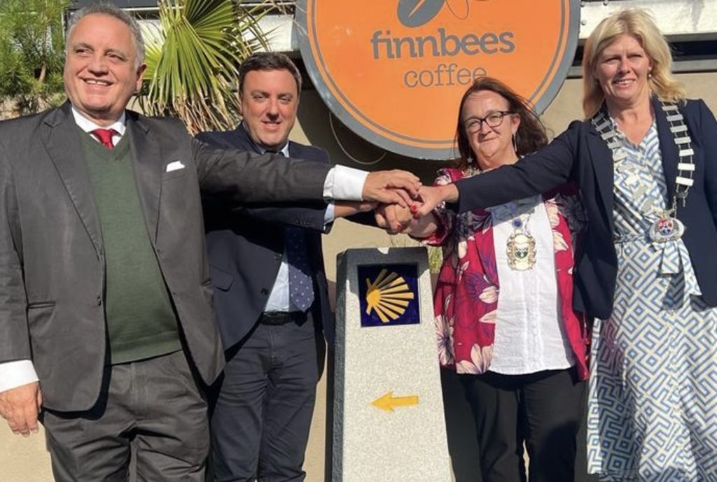 A Deputación da Coruña inaugura a primeira mouteira que sinaliza o Camiño Celta en Irlanda