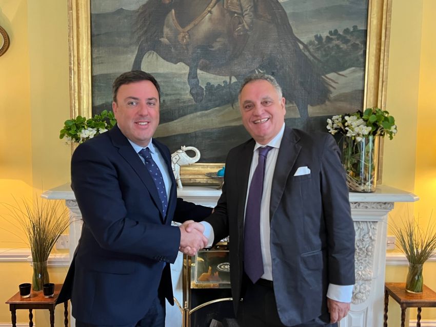 A Deputación da Coruña inaugura a primeira mouteira que sinaliza o Camiño Celta en Irlanda