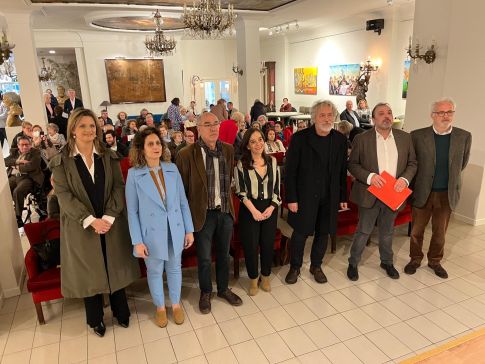 O Circo de Artesáns entrega a Manuel Rivas o premio “Coruñés do Ano”