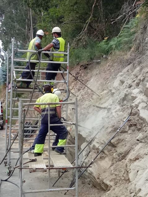 A Deputación comeza a reconstrución do terraplén caído na estrada DP 0905 en Monfero