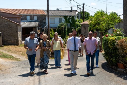 Regueira inaugura a II Feira GastroLexítimo, que pon en valor a riqueza vitivinícola de Paderne