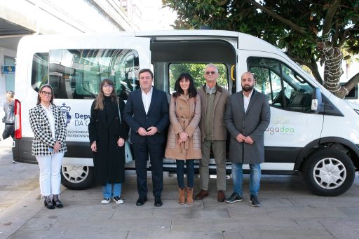A Deputación financia dez vehículos a entidades de servizos sociais da provincia