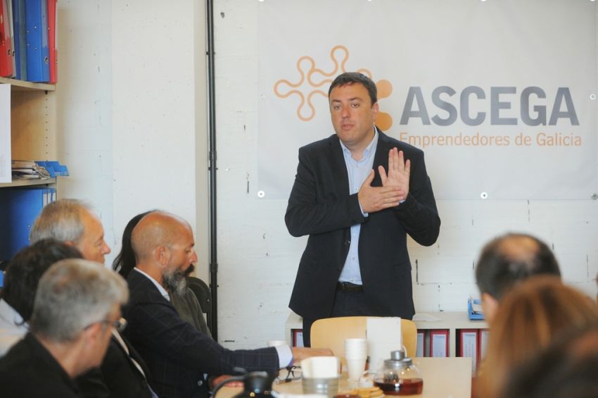 O presidente da Deputación participou nos almorzos de ASCEGA con emprendedores coruñeses