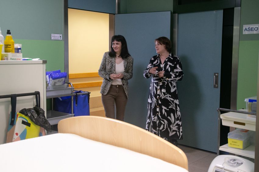 A Deputación da Coruña entrega un novo vehículo á Fundación ADCOR