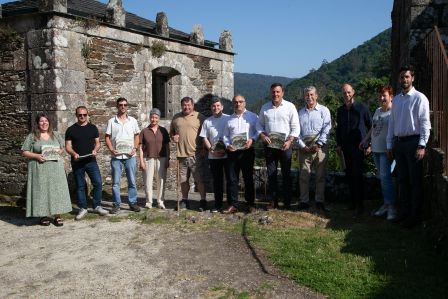 A Deputación presenta no Colexio de Arquitectos un libro de banda deseñada sobre o mosteiro de Caaveiro