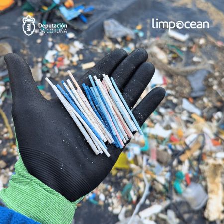 Actividade financiada pola Deputación da Coruña_Programa por un Mar Limpo de Plásticos. Limpeza na praia de Area Maior, Malpica de Bergantiños. 75 quilos recollidos (ASOCIACIÓN LIMPOCEAN)