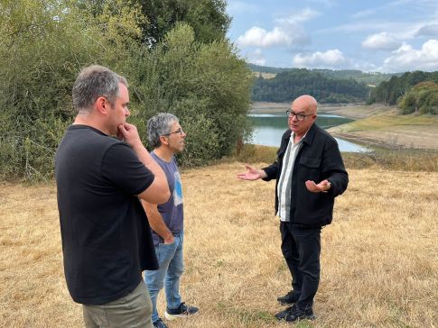 Regueira visita en Santiso o embalse de Portomouros para avanzar no proxecto de turismo activo da contorna