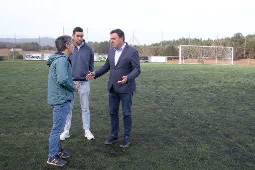 A Deputación financia con 123.000 euros a renovación do céspede do campo de fútbol municipal de Santiso