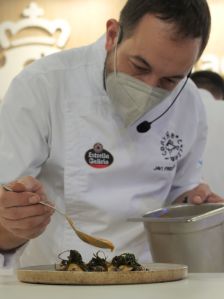 Ourives de Compostela restaura, grazas ao apoio da Deputación, 40 pezas antigas, a maioría do S. XVIII