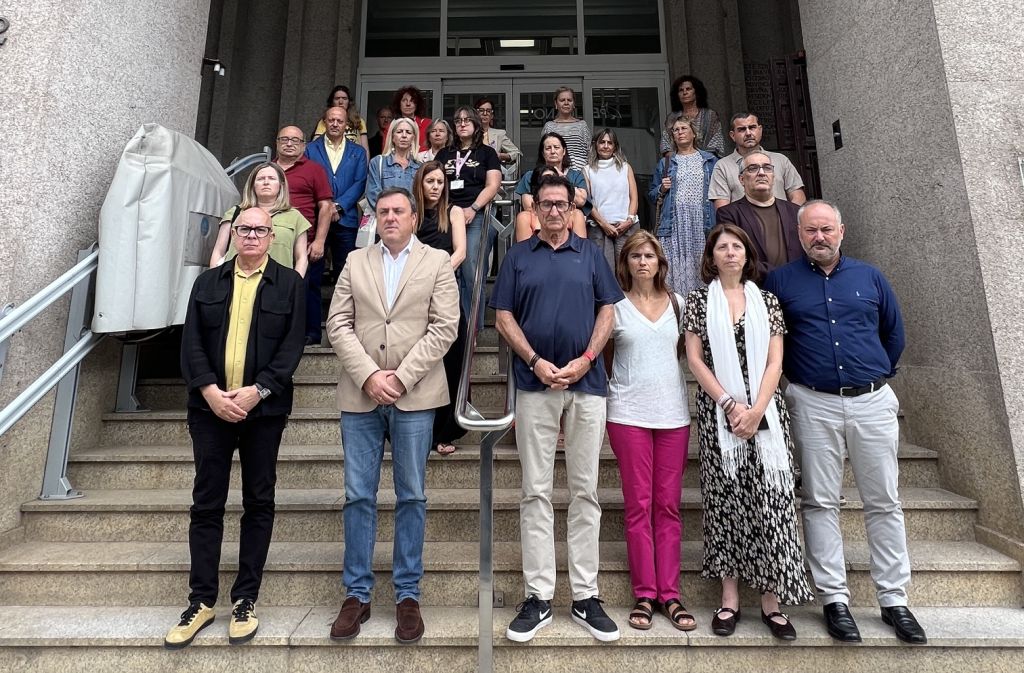 A Deputación garda un minuto de silencio polas vítimas do incendio de Los Gallardos
