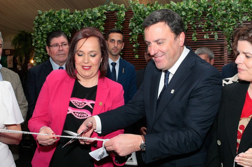 Formoso enxalza na Mostra o traballo das palilleras, destacando que “en calquera lugar do mundo, dicir encaixe é dicir Camariñas”
