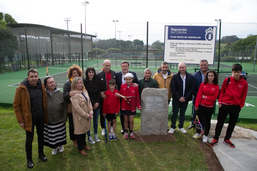 A Deputación e o Concello de Negreira inauguran as renovadas pistas de tenis de Pedra Mámoa tras unha reforma de 80.000 euros financiada polo Plan Único