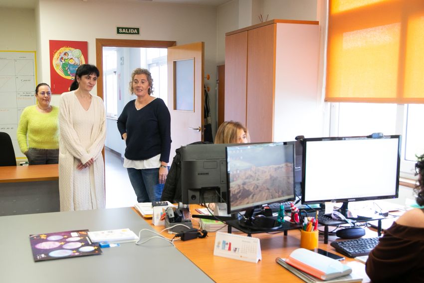 A deputada de Política Social visita a Fundación Meniños para coñecer o seu labor de apoio ás familias vulnerables