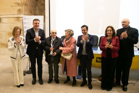 Amador Castro Moure gaña o Premio Torrente Ballester