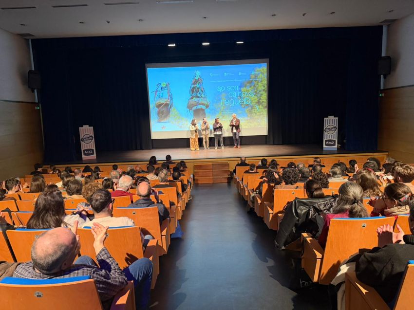 Natividade González asiste á proxección do documental ‘Ao son da nova regueifa’ no Auditorio de Galiza