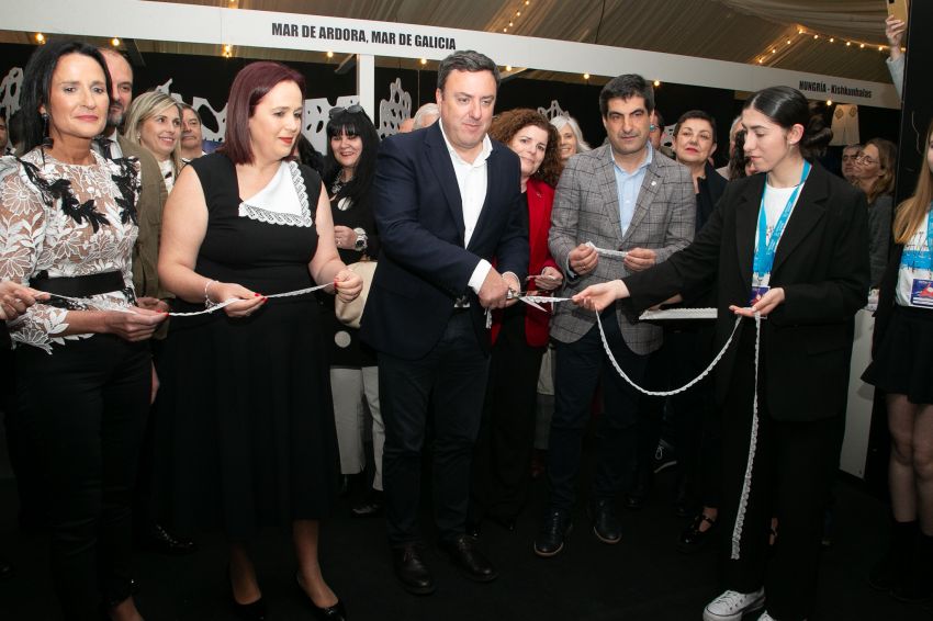 A Mostra do Encaixe Deputación da Coruña celebra a súa 34ª edición convertida nun símbolo internacional da artesanía con alma