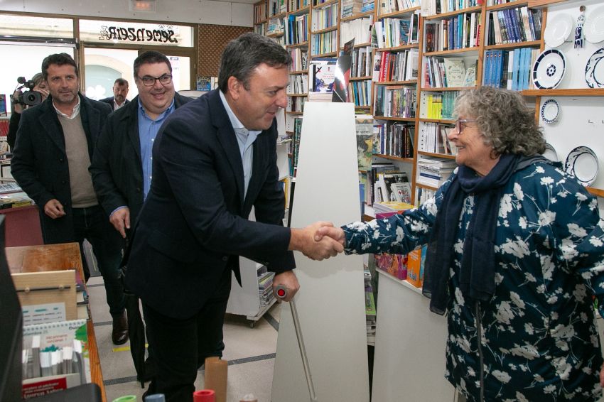 A Deputación da Coruña presenta os bonos MercaNaVila, con descontos de ata 100 euros para gastar no comercio local