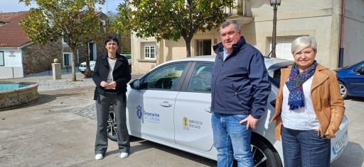 A Deputación entrega ao Concello de Toques un vehículo para reforzar os servizos sociais municipais