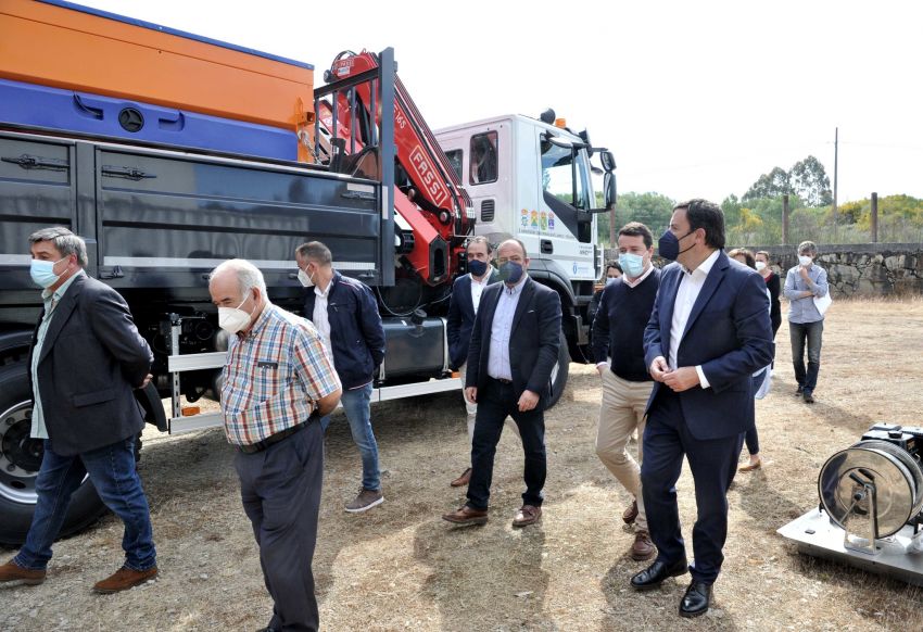 A Deputación da Coruña entrega un camión 4x4  para traballos de mantemento de estradas en Aranga, Irixoa, Monfero e Vilarmaior