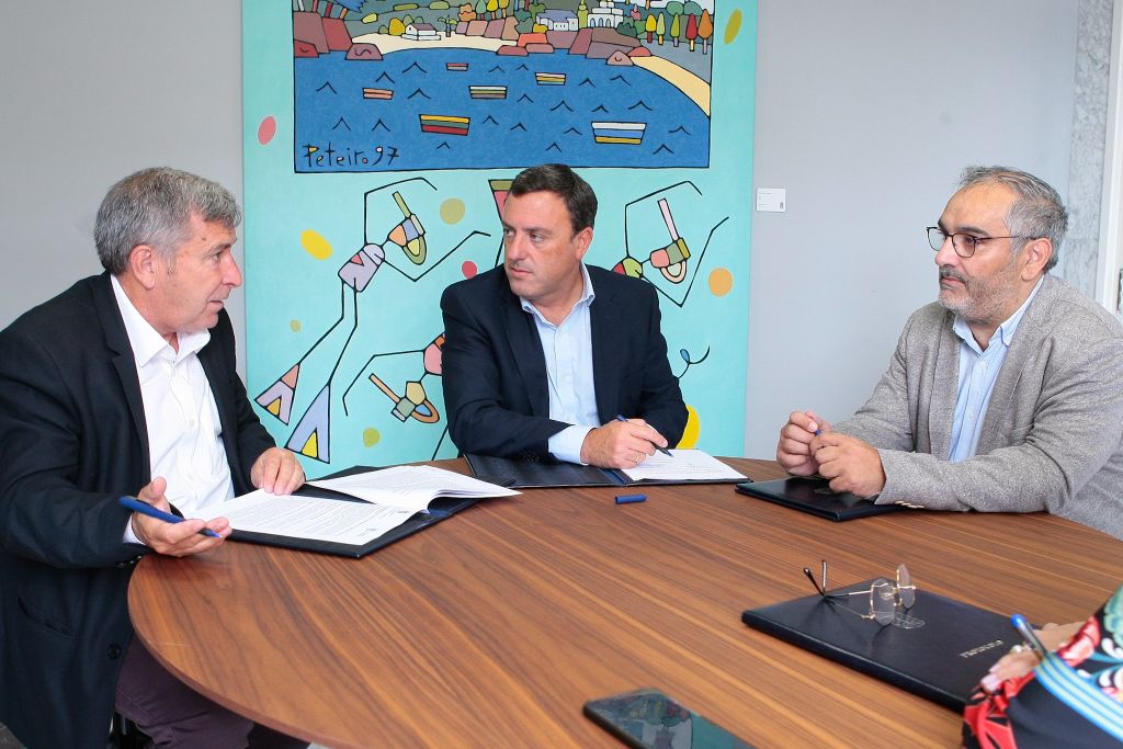 A Deputación financia con 213.000 euros a finalización da construción do Centro Social Multiusos de Carreira, en Ribeira