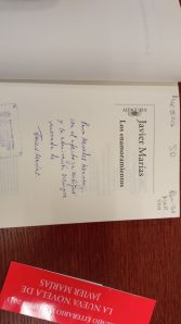 libro adicado na sala cam 2.jpg