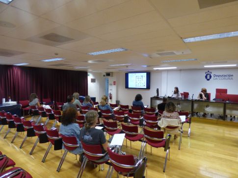 A Deputación da Coruña forma ao seu persoal na atención ás persoas con discapacidade