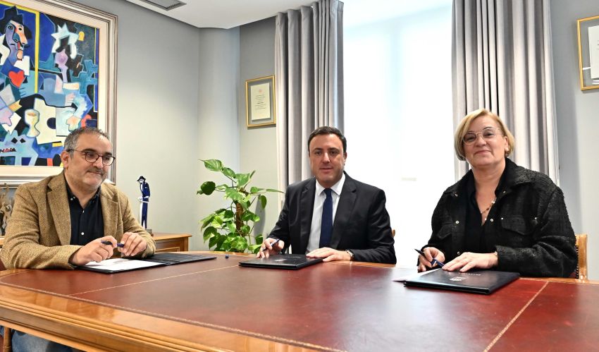 A Deputación financia con 48.000 euros a mellora do parque infantil da avenida de Castelao, en Muros