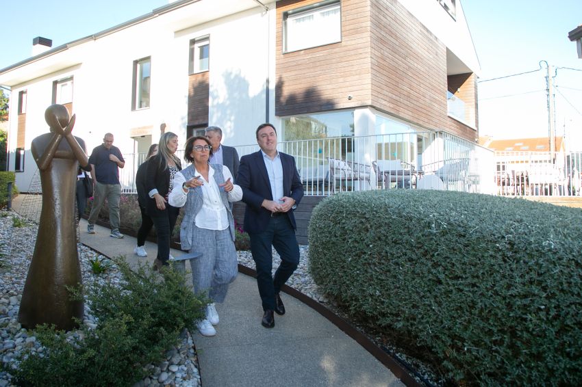 A Deputación e o Concello de Carnota culminan as obras do novo auditorio municipal de O Viso, cun investimento de 300.000 euros