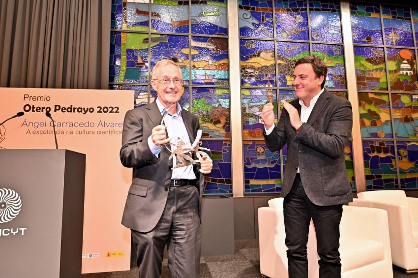 Ángel Carracedo defende “a ciencia como parte indispensable do acervo cultural” na entrega do Premio Otero Pedrayo 2022