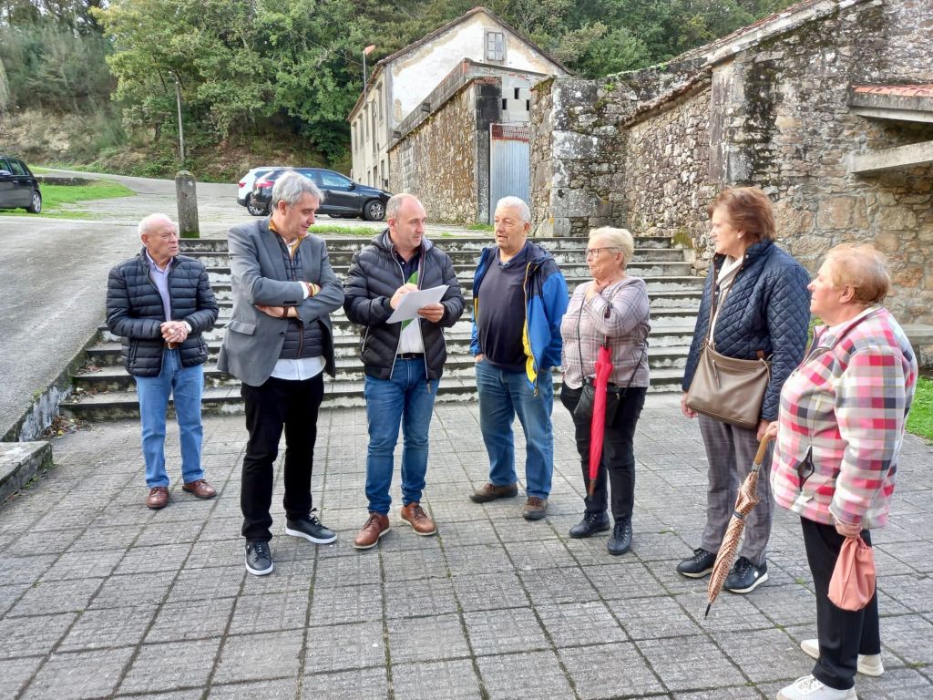 Blas García visita en Negreira obras realizadas por entidades veciñais co apoio da Deputación